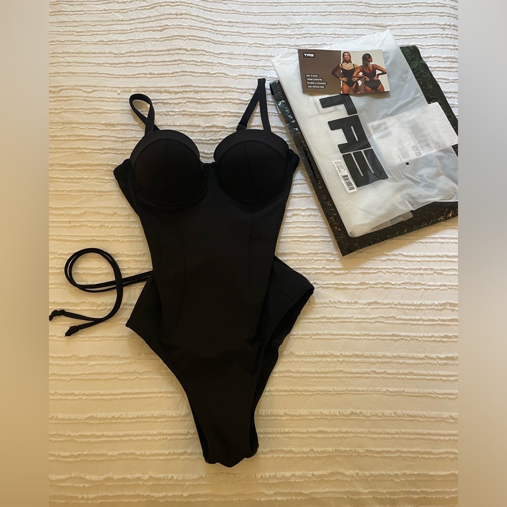 TR3 -Lushy Black One Piece